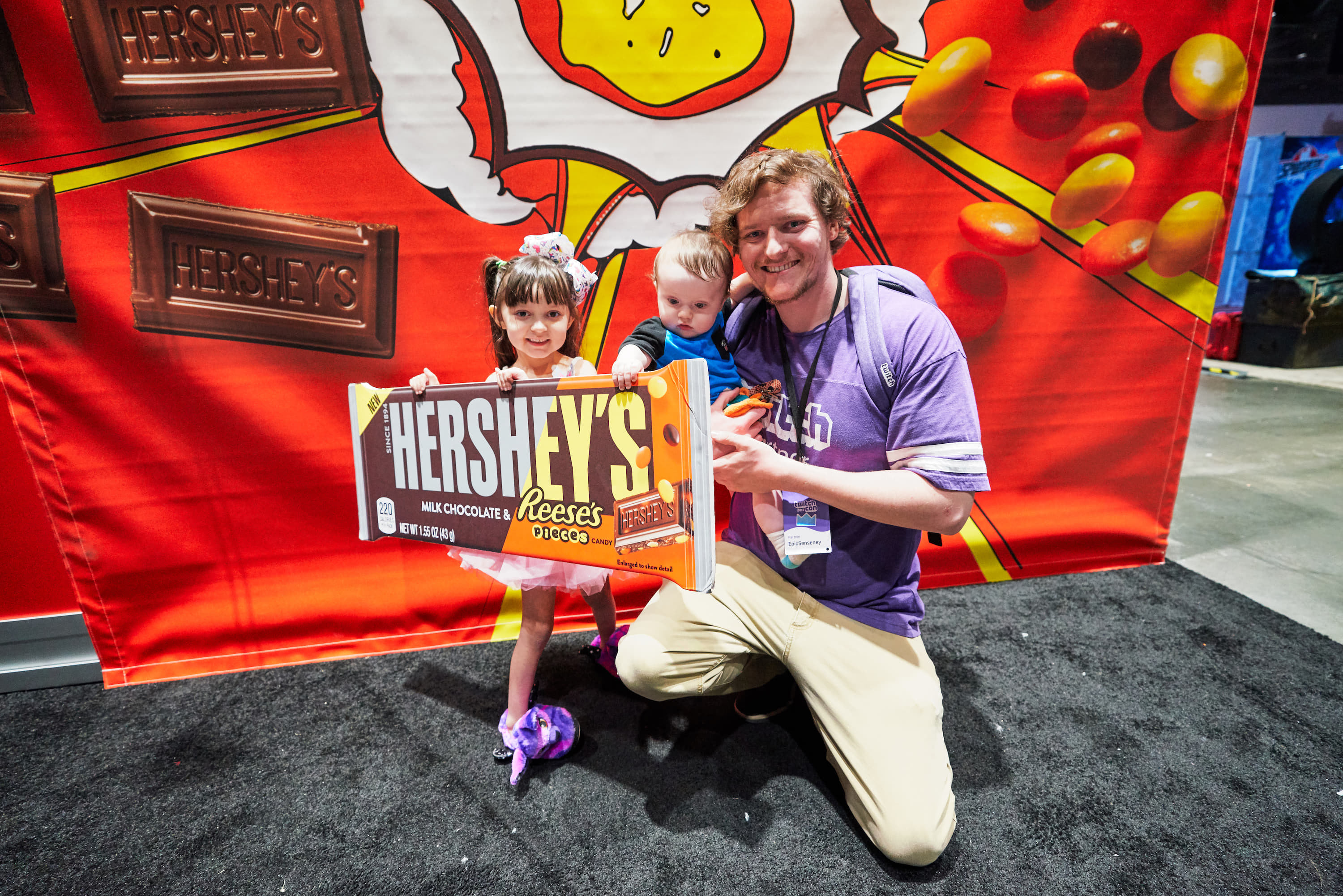 Twitchcon with Hersheys & Reese's Pieces — image 7